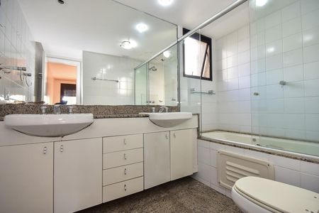 Apartamento para alugar com 176m², 3 quartos e 3 vagasBanheiro da Suíte  3