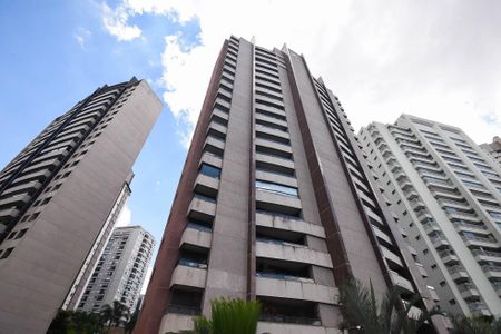 Apartamento para alugar com 176m², 3 quartos e 3 vagas Apartamento para alugar com 176m², 3 quartos e 3 vagasFachada