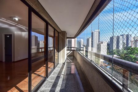 Apartamento para alugar com 176m², 3 quartos e 3 vagasVaranda