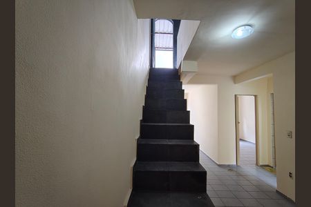 Casa para alugar com 80m², 2 quartos e sem vagaEscada Cozinha