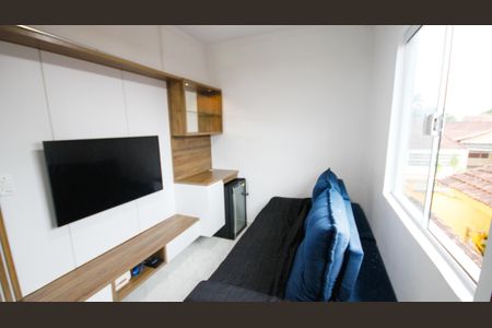 Sala de casa de condomínio para alugar com 2 quartos, 56m² em Maracanã, Praia Grande