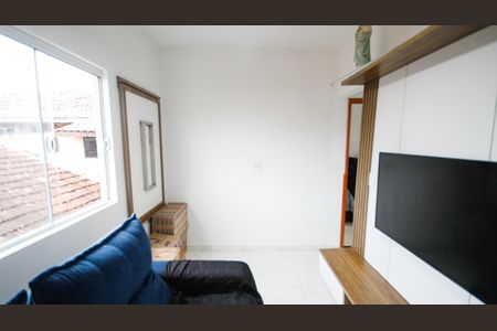 Sala de casa de condomínio para alugar com 2 quartos, 56m² em Maracanã, Praia Grande