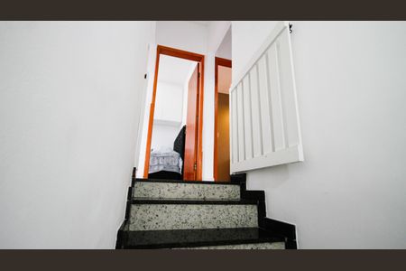Escada de casa de condomínio para alugar com 2 quartos, 56m² em Maracanã, Praia Grande