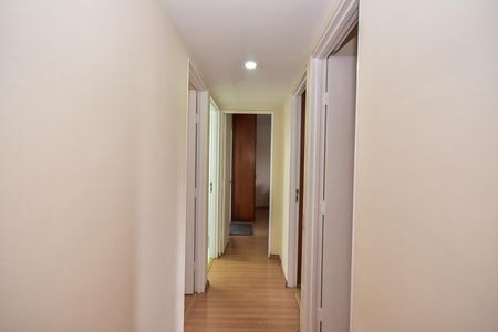 Apartamento à venda com 96m², 4 quartos e 1 vagaCorredor