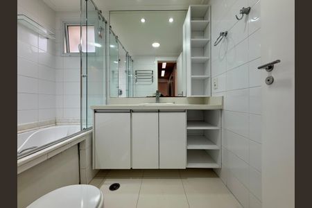 Apartamento para alugar com 160m², 4 quartos e 2 vagasBanheiro Suite 1