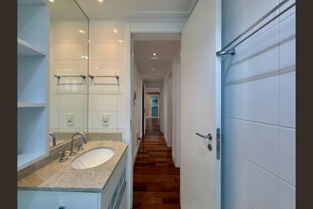 Apartamento para alugar com 160m², 4 quartos e 2 vagasBanheiro Social 