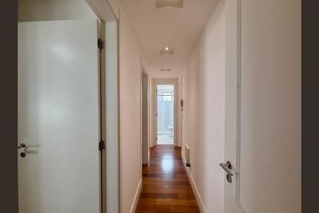 Apartamento para alugar com 160m², 4 quartos e 2 vagasCorredor Quartos 