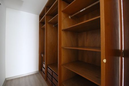 Closet da Suíte de apartamento para alugar com 1 quarto, 58m² em Vila Helena, São Paulo