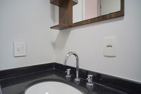 Banheiro de kitnet/studio para alugar com 1 quarto, 38m² em Partenon, Porto Alegre