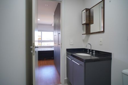 Banheiro de kitnet/studio para alugar com 1 quarto, 38m² em Partenon, Porto Alegre