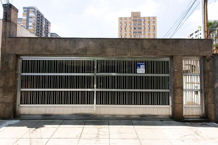 Casa para alugar com 180m², 4 quartos e 2 vagasFachada