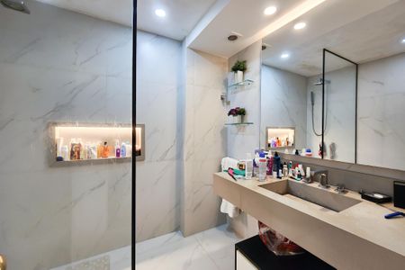 Apartamento à venda com 146m², 3 quartos e 1 vaga Apartamento à venda com 146m², 3 quartos e 1 vagaBanheiro da Suite