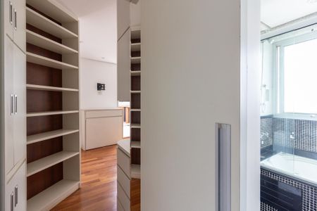 Apartamento para alugar com 110m², 1 quarto e 2 vagas Apartamento para alugar com 110m², 1 quarto e 2 vagasCloset da suíte