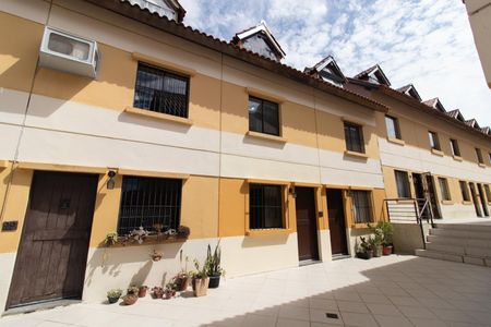 Casa de condomínio à venda com 64m², 3 quartos e 2 vagas Casa de condomínio à venda com 64m², 3 quartos e 2 vagasFachada