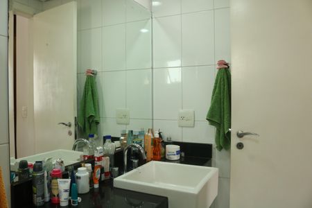 Apartamento à venda com 84m², 3 quartos e 2 vagasBanheiro da Suíte