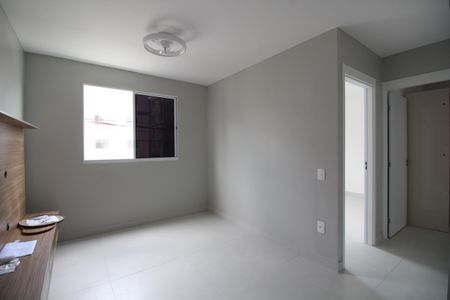 Sala de apartamento para alugar com 2 quartos, 45m² em Taquara, Rio de Janeiro