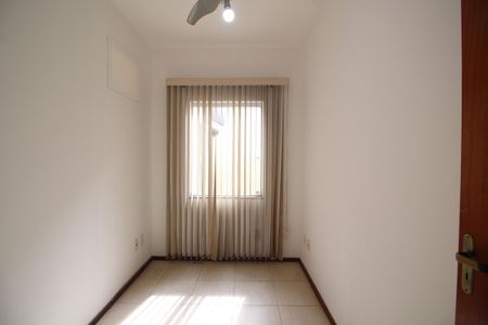 Quarto 1 de casa de condomínio para alugar com 4 quartos, 180m² em Gardênia Azul, Rio de Janeiro