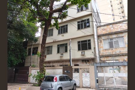 Apartamento à venda com 65m², 2 quartos e sem vagaFachada e portaria