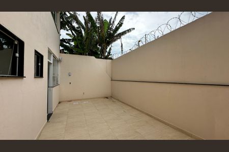 Casa de condomínio para alugar com 300m², 5 quartos e 4 vagasQuintal 