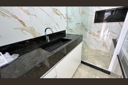 Casa de condomínio para alugar com 300m², 5 quartos e 4 vagasBanheiro quarto 2