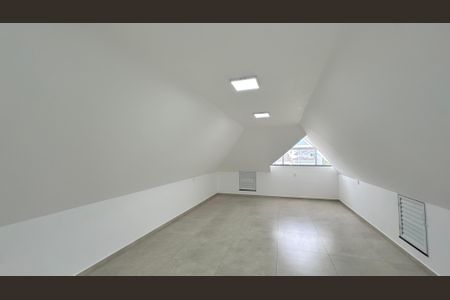 Casa de condomínio para alugar com 300m², 5 quartos e 4 vagasSótão 