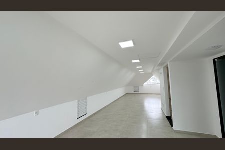 Casa de condomínio para alugar com 300m², 5 quartos e 4 vagasSótão 