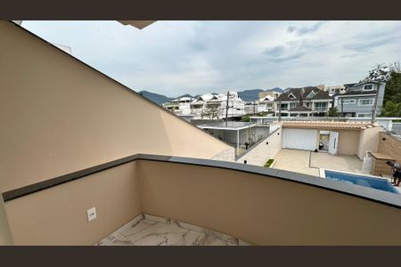 Casa de condomínio para alugar com 300m², 5 quartos e 4 vagasVaranda