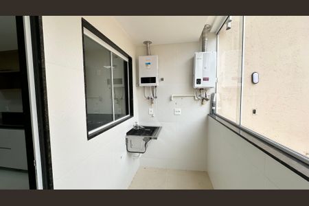 Casa de condomínio para alugar com 300m², 5 quartos e 4 vagasÁrea de Serviço