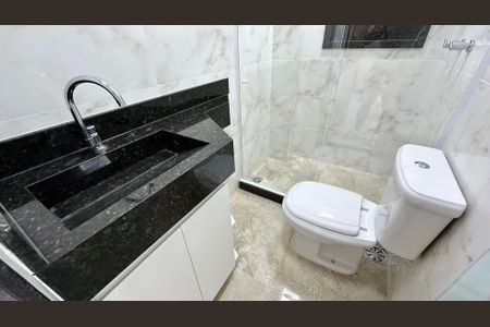 Casa de condomínio para alugar com 300m², 5 quartos e 4 vagasBanheiro quarto 5