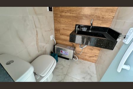 Casa de condomínio para alugar com 300m², 5 quartos e 4 vagasBanheiro externo 