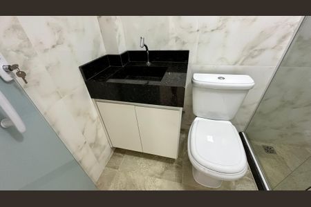 Casa de condomínio para alugar com 300m², 5 quartos e 4 vagasBanheiro 