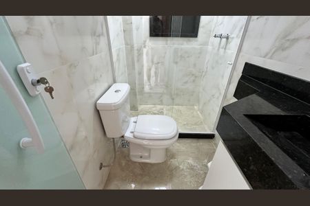 Casa de condomínio para alugar com 300m², 5 quartos e 4 vagasBanheiro quarto 3