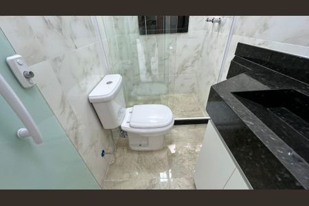 Casa de condomínio para alugar com 300m², 5 quartos e 4 vagasBanheiro quarto 4
