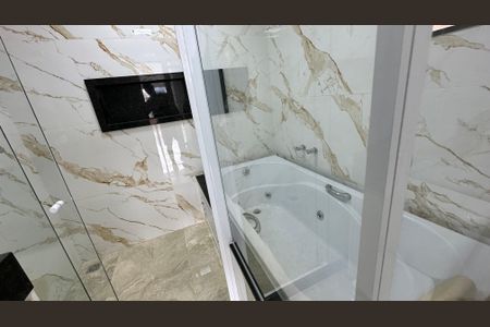 Casa de condomínio para alugar com 300m², 5 quartos e 4 vagasBanheiro quarto 2