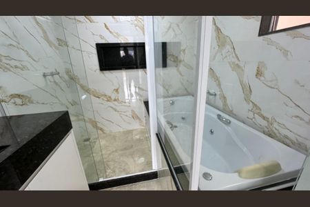 Casa de condomínio para alugar com 300m², 5 quartos e 4 vagasBanheiro quarto 2