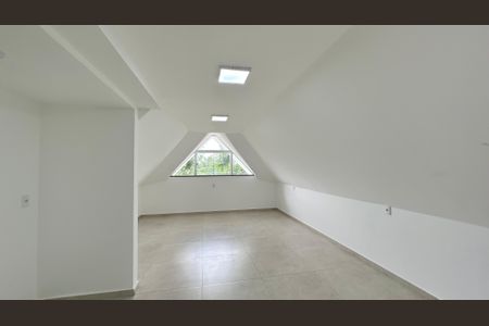 Casa de condomínio para alugar com 300m², 5 quartos e 4 vagasSótão 