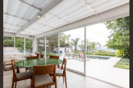 Casa à venda com 3 quartos, 608m² em Jardim Everest, São Paulo