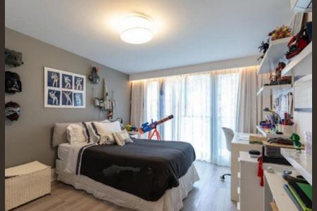 Casa à venda com 3 quartos, 608m² em Jardim Everest, São Paulo
