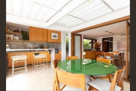Casa à venda com 3 quartos, 608m² em Jardim Everest, São Paulo