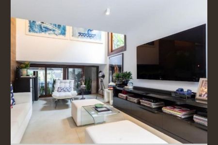 Casa à venda com 3 quartos, 608m² em Jardim Everest, São Paulo