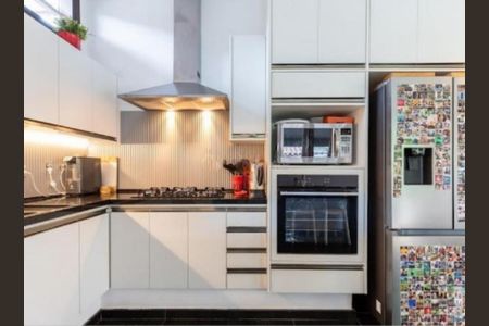 Casa à venda com 3 quartos, 608m² em Jardim Everest, São Paulo