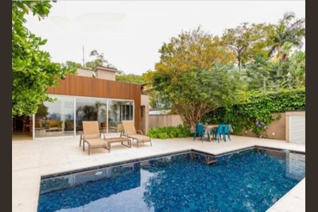 Casa à venda com 3 quartos, 608m² em Jardim Everest, São Paulo