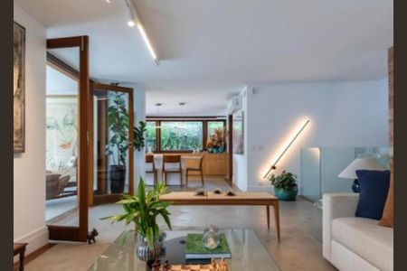 Casa à venda com 3 quartos, 608m² em Jardim Everest, São Paulo