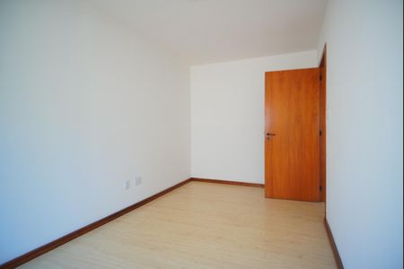 Quarto 2 de apartamento para alugar com 2 quartos, 54m² em Jardim Lindóia, Porto Alegre