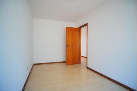 Quarto 2 de apartamento para alugar com 2 quartos, 54m² em Jardim Lindóia, Porto Alegre