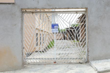 Apartamento para alugar com 50m², 2 quartos e 1 vagaPlaca instalada no portão do estacionamento do condomínio - código FPOT-866