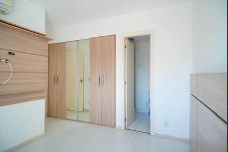 Suíte de apartamento para alugar com 2 quartos, 70m² em Vila Ipiranga, Porto Alegre
