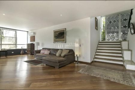 Casa à venda com 4 quartos, 550m² em Jardim Guedala, São Paulo