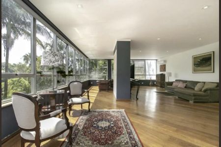 Casa à venda com 4 quartos, 550m² em Jardim Guedala, São Paulo