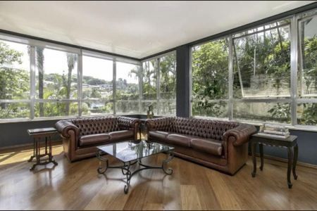 Casa à venda com 4 quartos, 550m² em Jardim Guedala, São Paulo